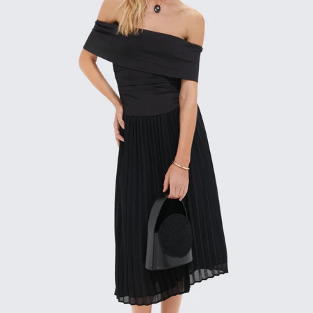 O.P.T. NEVER BEEN WORN - Elegant Black Off-Shoulder Dress